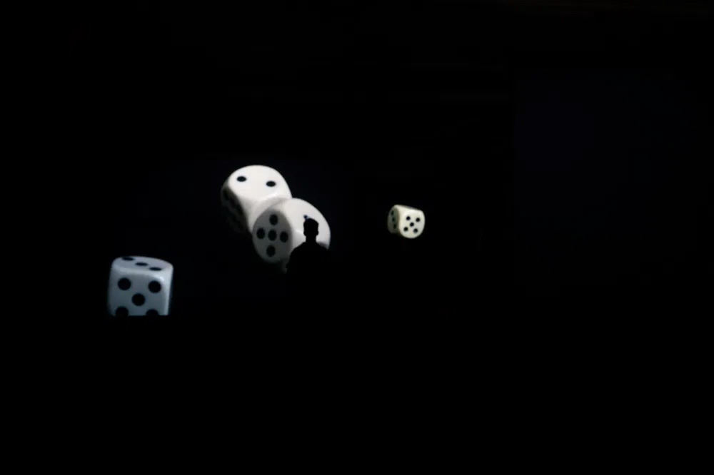 Alicja Kwade – Dusty Die – M Leuven