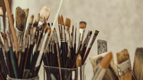 Pinceaux et couteaux pour ateliers créatifs