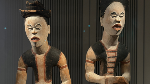 Deux musiciens Yombe au musée