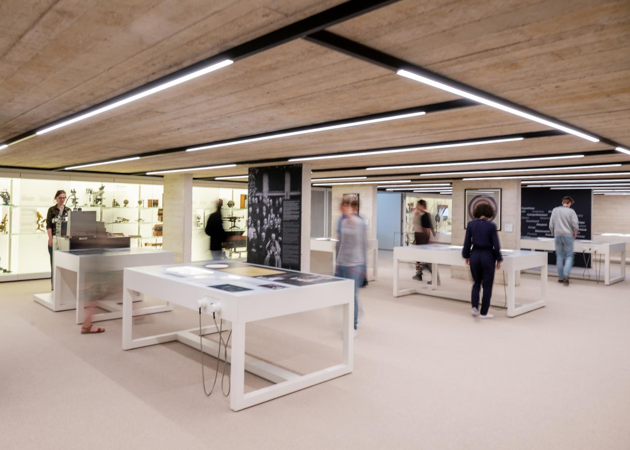 Vue de la collection permanente consacrée à la recherche