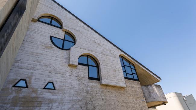 Façade extérieure du Musée L, LLN