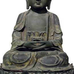 Bouddha en position de méditation, Chine, 18e s. Bronze. 41 x 26 x 19 cm. N° inv. NE10. Don Pr et Mme de Strycker.