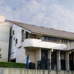 Vue de la façade arrière du Musée L